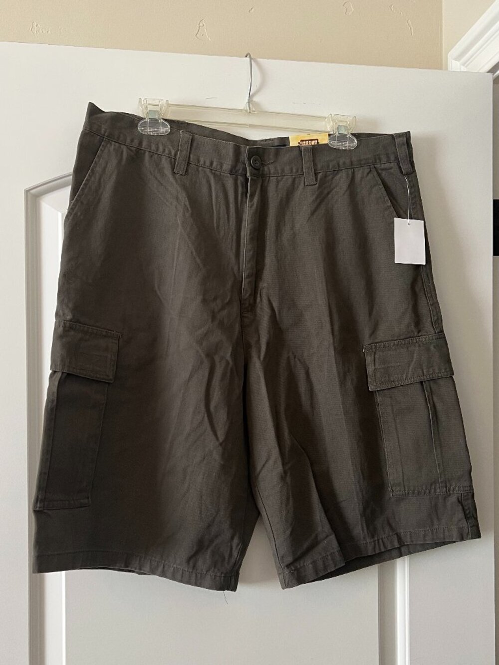 NWT Men's Cargo Relaxed Fit Shorts Size 36